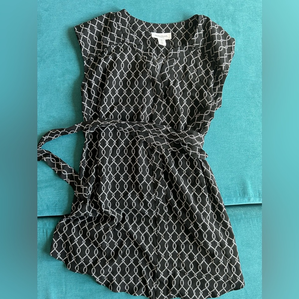 Motherhood Maternity Sleeveless Black and White Top Size Medium